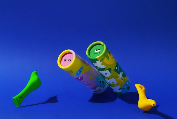 多彩色的搭配更显年轻时尚