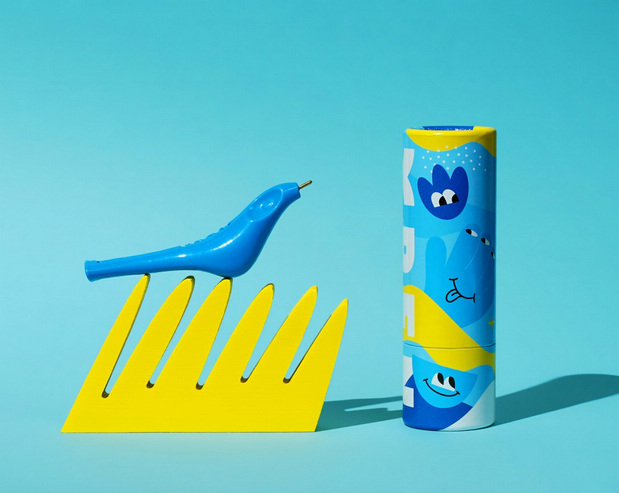 多彩色的搭配更显年轻时尚