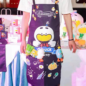 全聚德IP形象“萌宝鸭”亮相 />百年老字号，正在“潮”起来。
7月15日（农历六月初六），全聚德迎来品牌创建157周年。为品牌庆生，生日当天全国全聚德门店同步举行了敬匾仪式。在庆典活动现场，全聚德全新IP形象萌宝鸭的惊艳亮相更是吸引菲林无数。

			<div class=