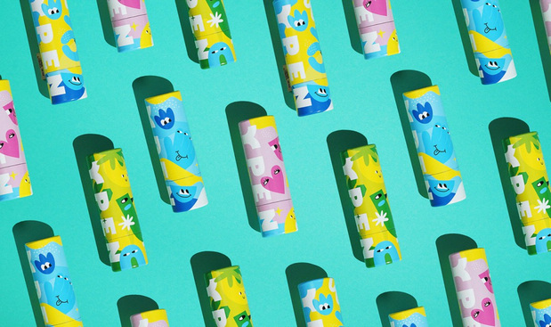 多彩色的搭配更显年轻时尚